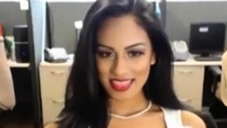 Sexi Desi Bitch on Skype 4